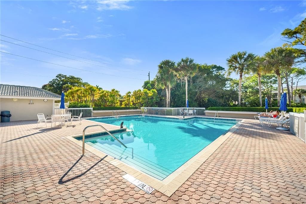 322 Sugar Pine LN # 322, NAPLES FL 34108-34