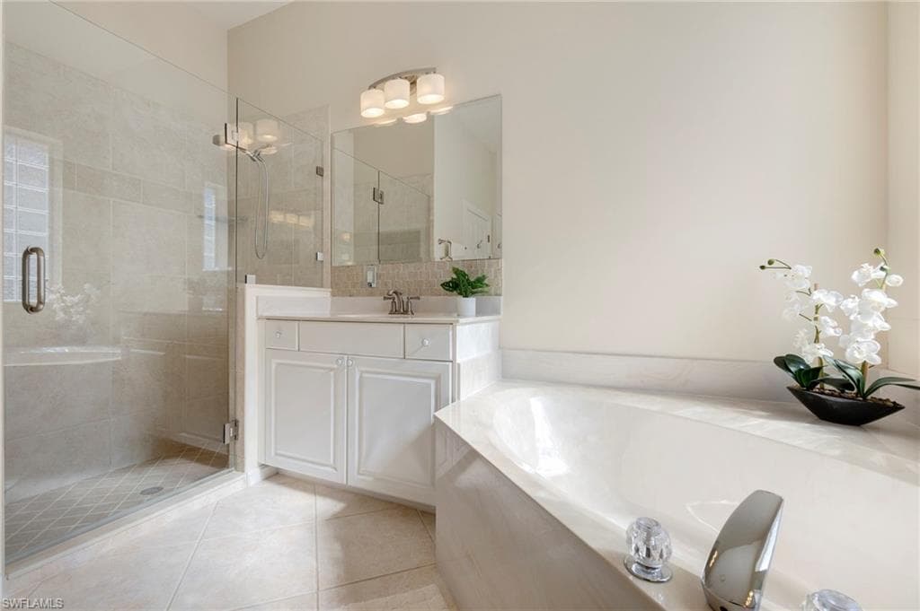 20000 Seadale CT, ESTERO FL 33928-31