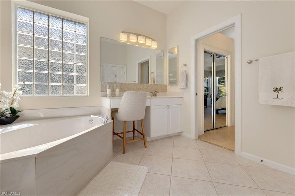 20000 Seadale CT, ESTERO FL 33928-32