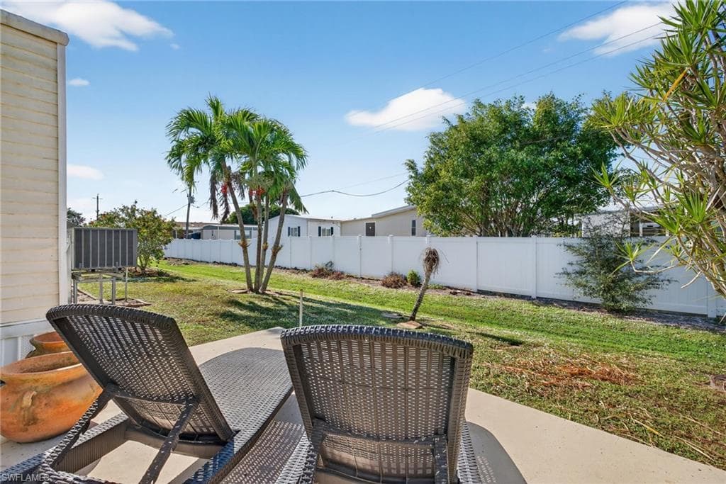 212 Oceans BLVD # 212, NAPLES FL 34104-23