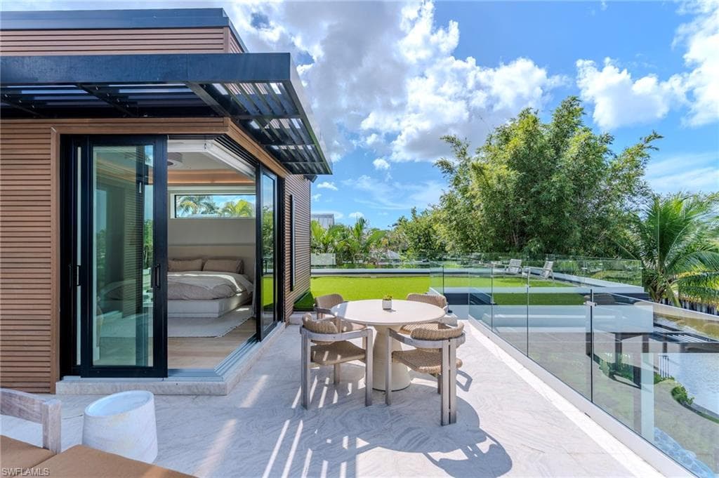 1100 Sandpiper ST, NAPLES FL 34102-5