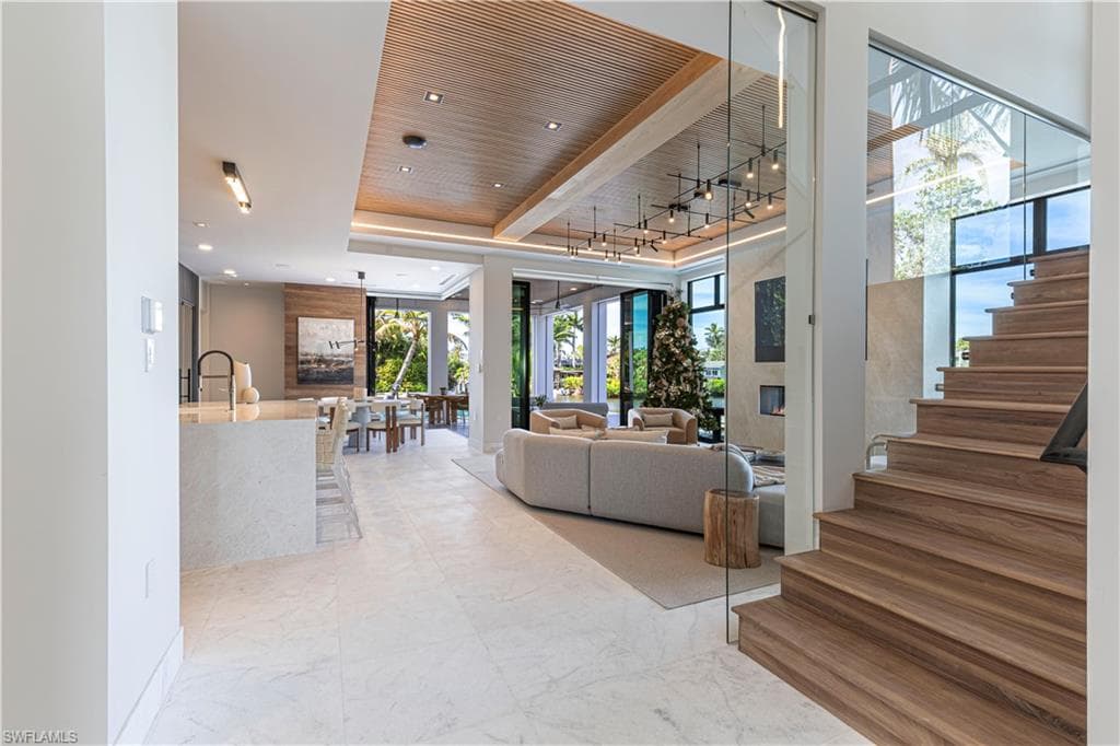 1100 Sandpiper ST, NAPLES FL 34102-16