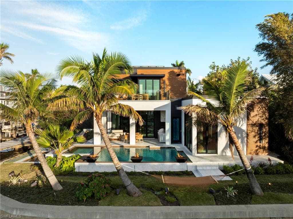 1100 Sandpiper ST, NAPLES FL 34102-8