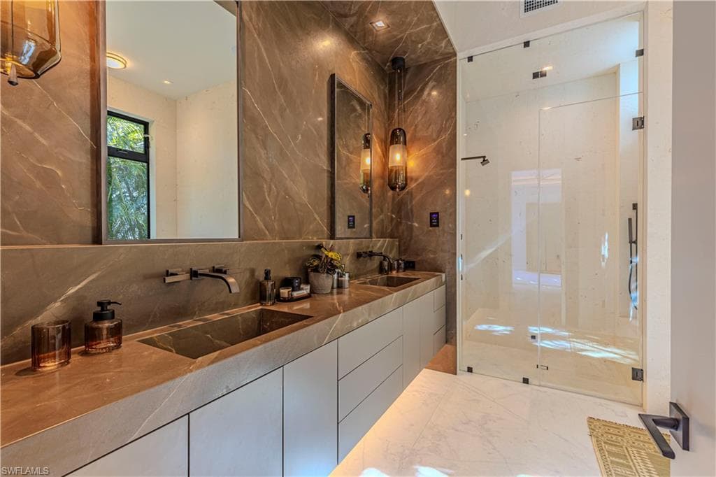 1100 Sandpiper ST, NAPLES FL 34102-23