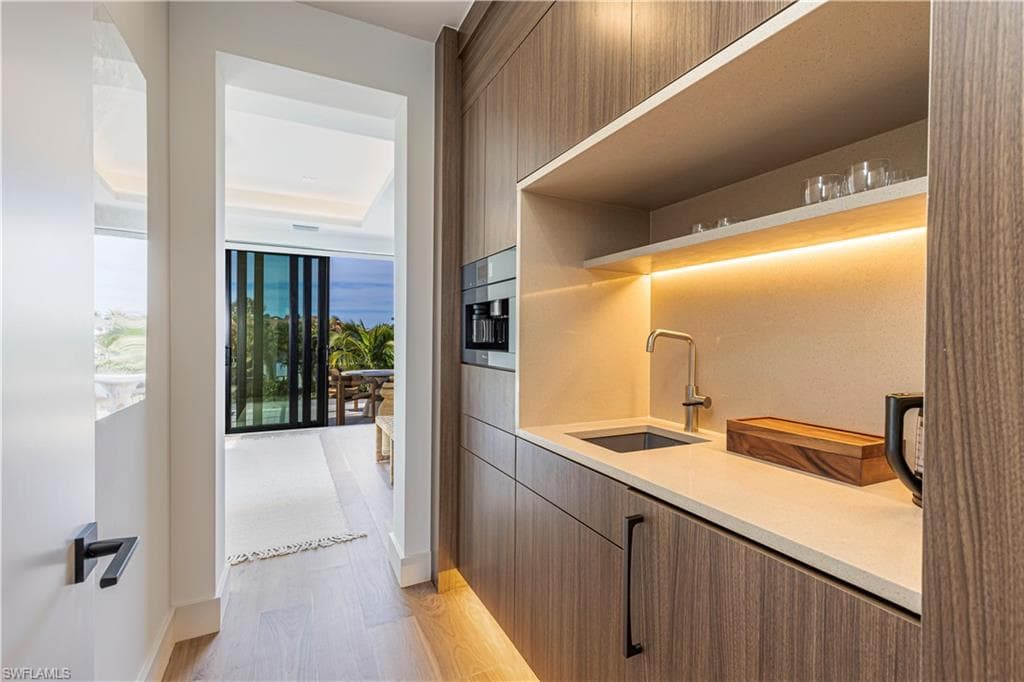 1100 Sandpiper ST, NAPLES FL 34102-29