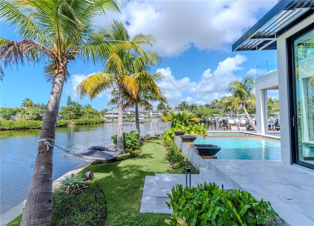 1100 Sandpiper ST, NAPLES FL 34102-7