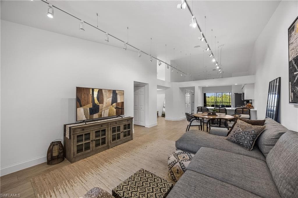 28871 Bermuda Lago CT 304-5