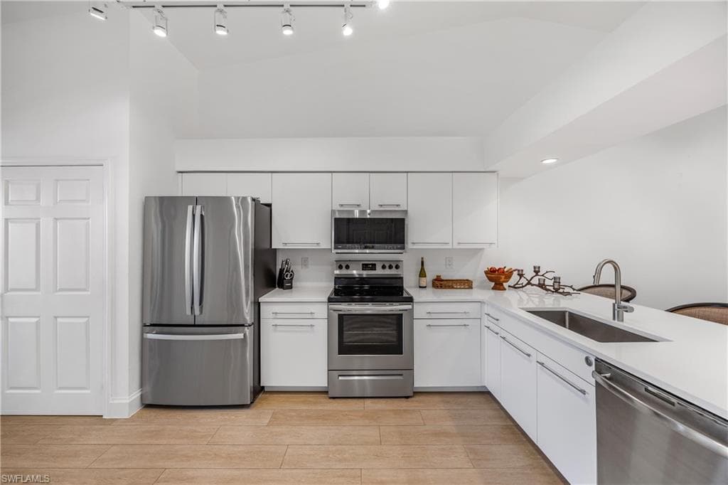 28871 Bermuda Lago CT 304-12