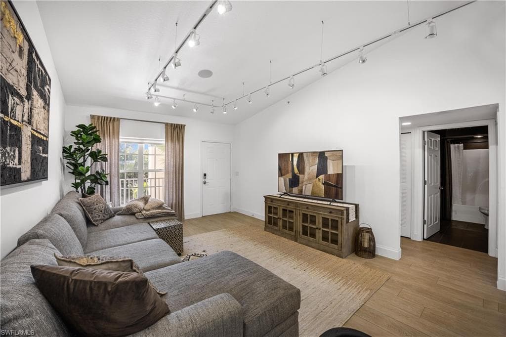 28871 Bermuda Lago CT 304-4