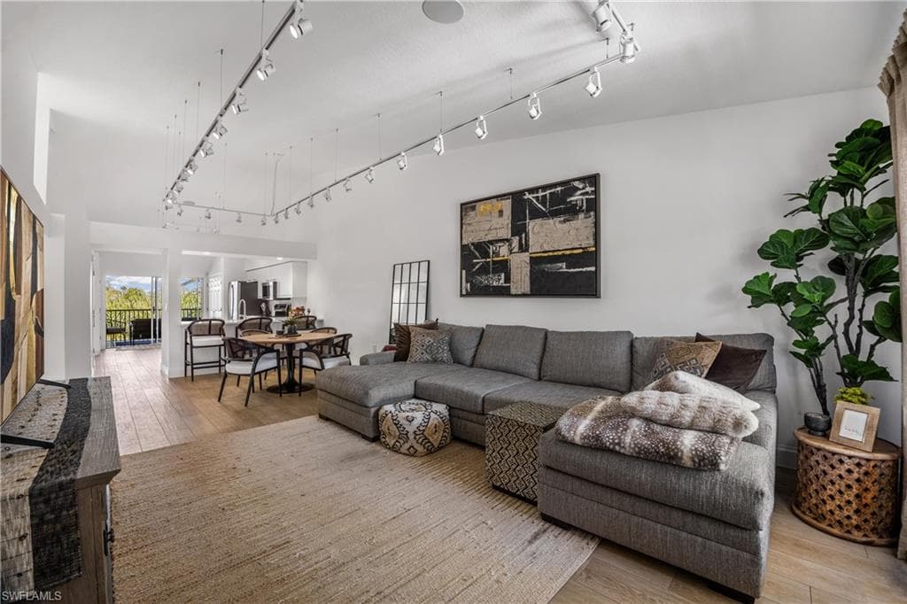 28871 Bermuda Lago CT 304-3