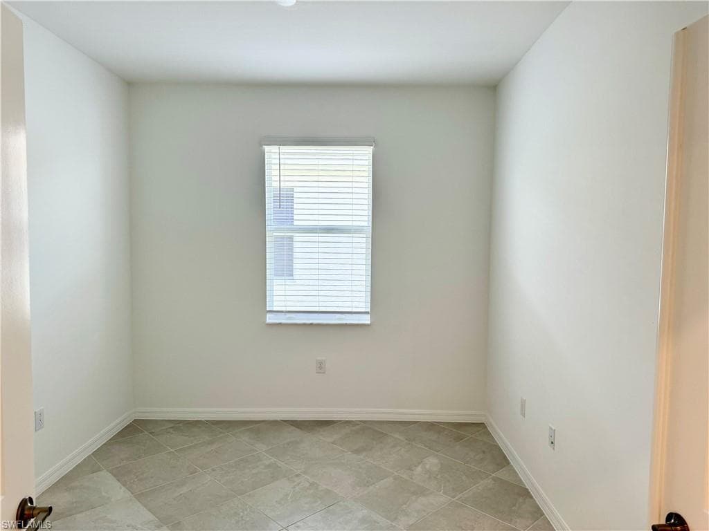 2258 Avocado LN, NAPLES FL 34120-12