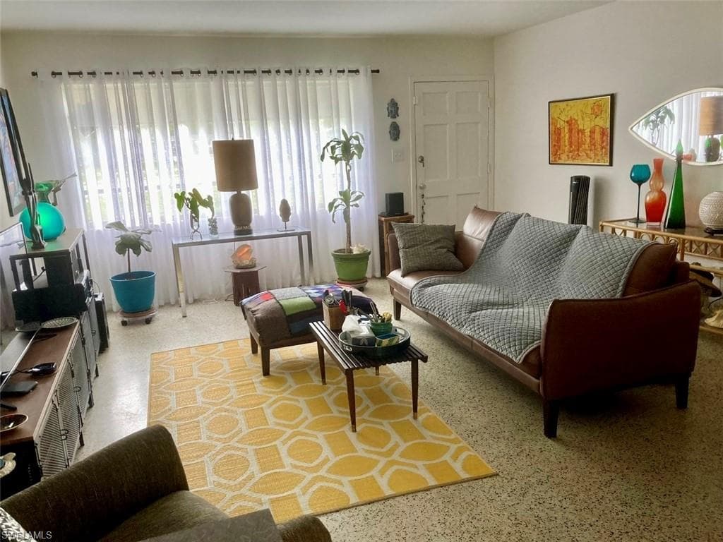 4360 Deleon ST, FORT MYERS FL 33901-2