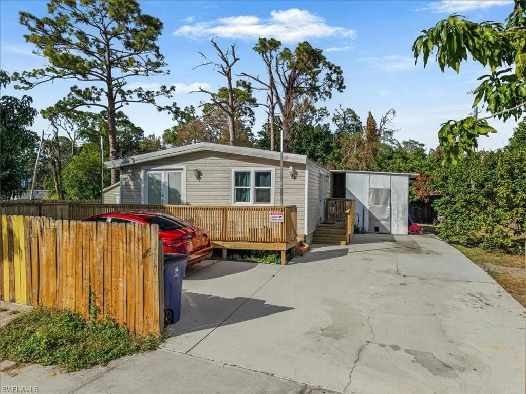 1978 Laurel LN, NORTH FORT MYERS FL 33917-4