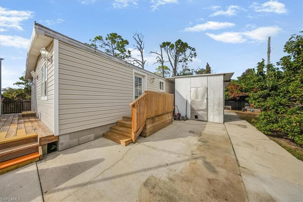 1978 Laurel LN, NORTH FORT MYERS FL 33917-33