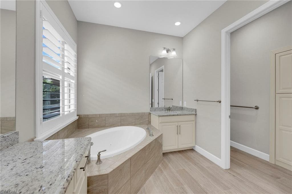 9276 Isla Bella CIR, BONITA SPRINGS FL 34135-22