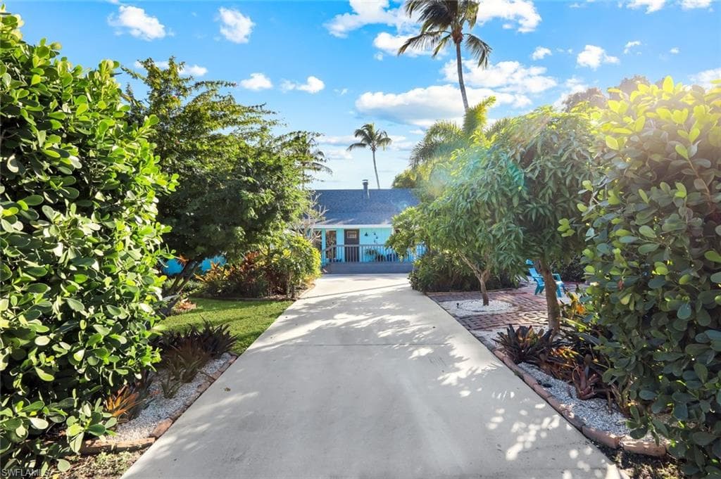 4352 Parrot AVE, NAPLES FL 34104-3