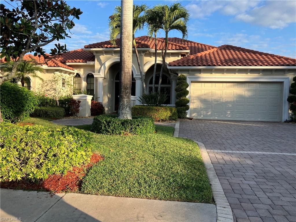 1015 Tivoli DR, NAPLES FL 34104-1
