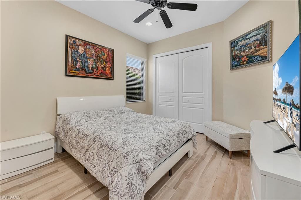 1015 Tivoli DR, NAPLES FL 34104-17