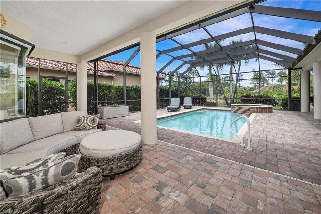 1015 Tivoli DR, NAPLES FL 34104-18