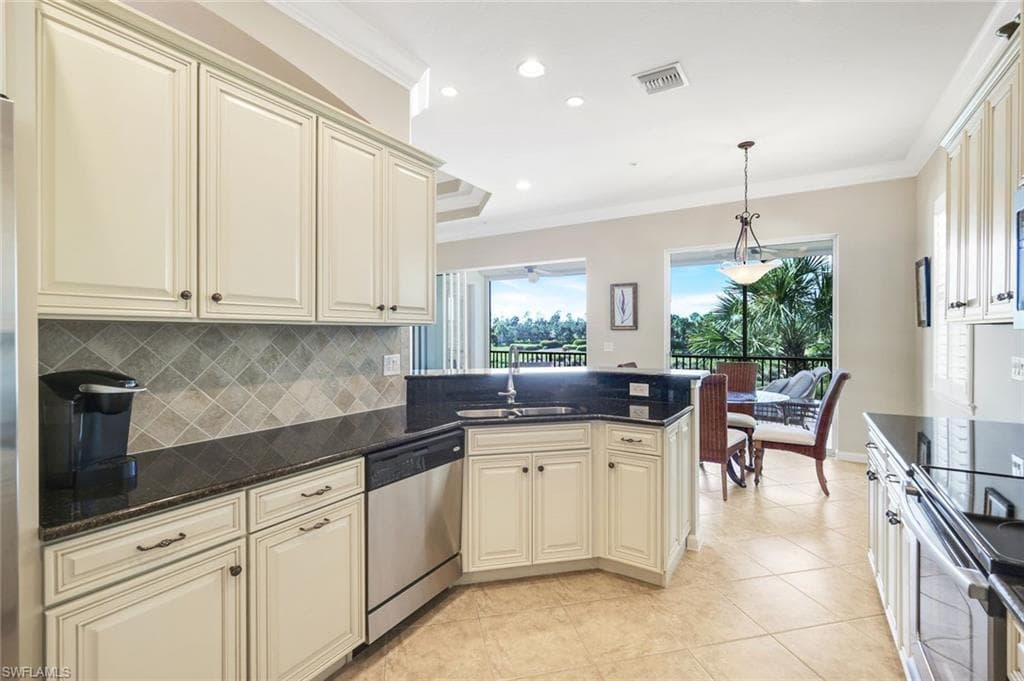 9513 Ironstone TER # 202, NAPLES FL 34120-13