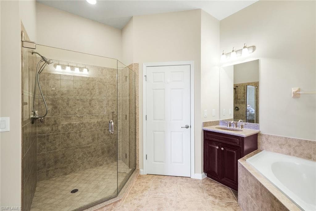9513 Ironstone TER # 202, NAPLES FL 34120-20