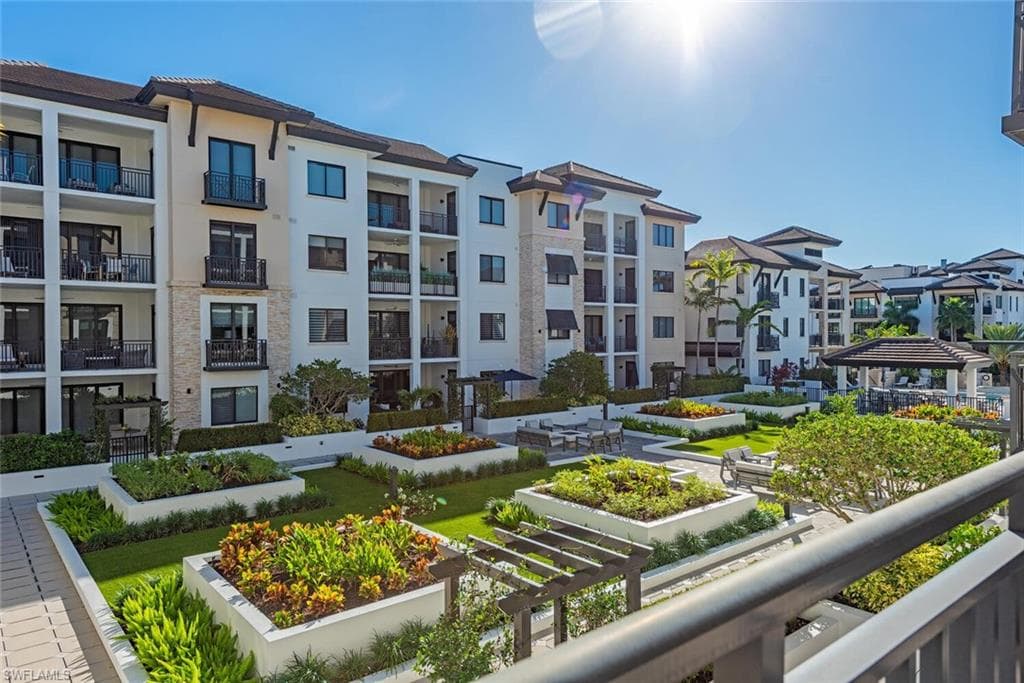 1135 3RD AVE S # 308, NAPLES FL 34102-14