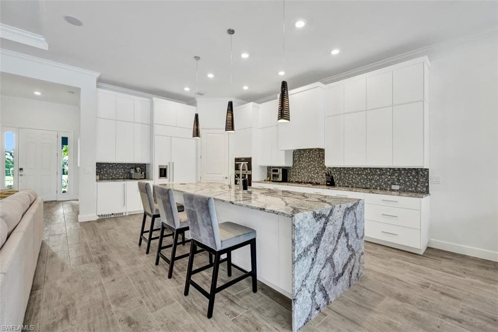 9238 Plover DR, NAPLES FL 34120-9