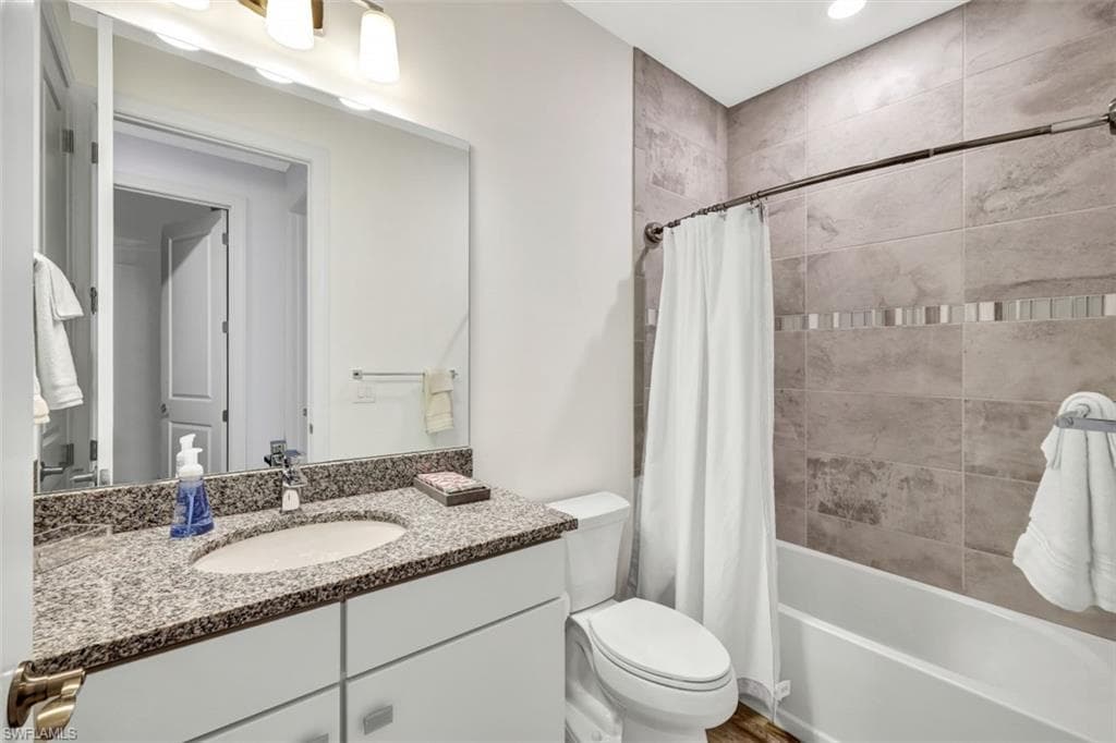9238 Plover DR, NAPLES FL 34120-17