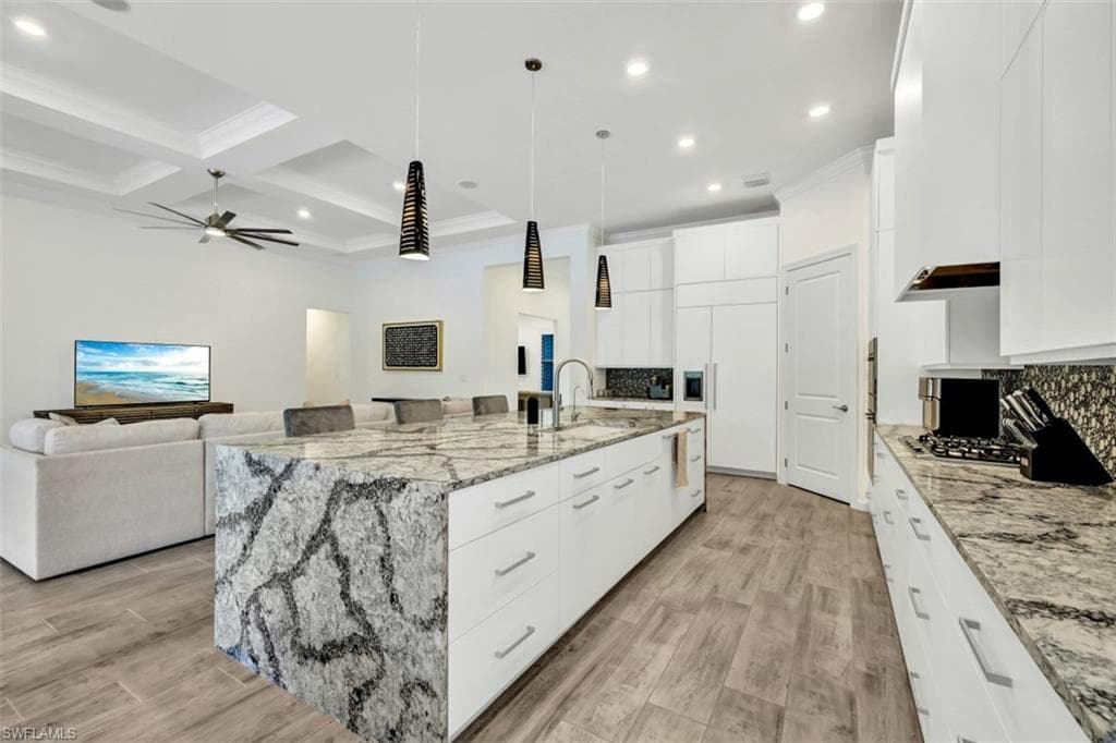 9238 Plover DR, NAPLES FL 34120-7