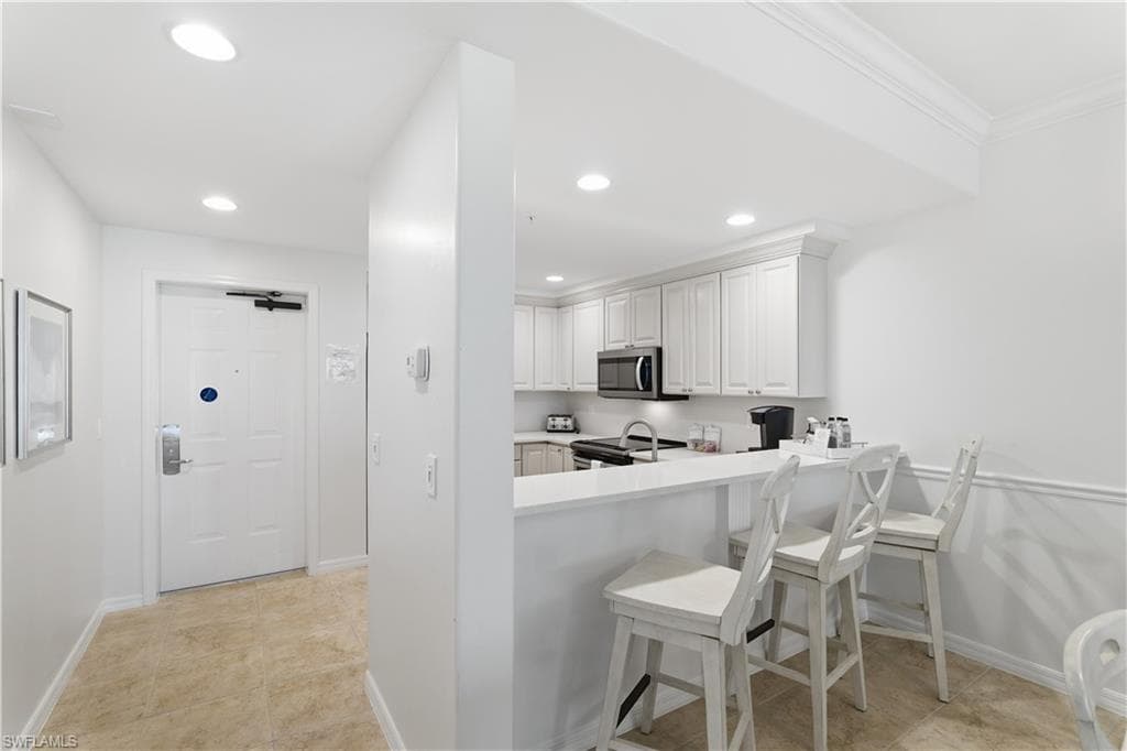 221 9th ST S # 207, NAPLES FL 34102-14