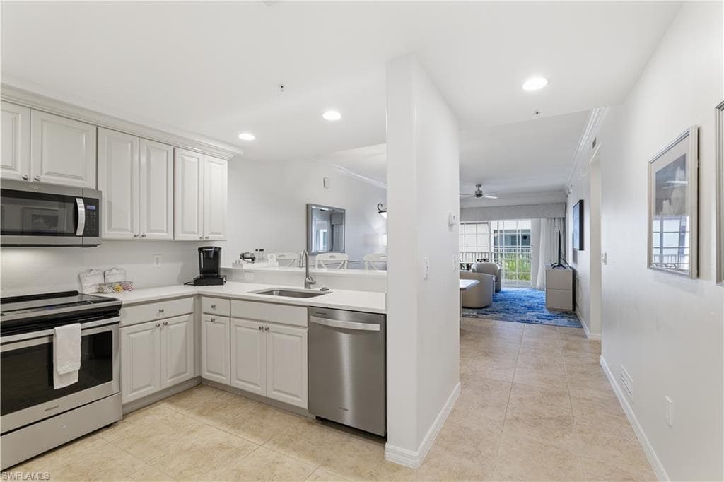 221 9th ST S # 207, NAPLES FL 34102-18