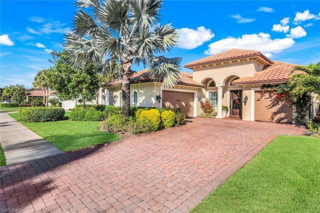 11925 Heather Woods CT, NAPLES FL 34120-1