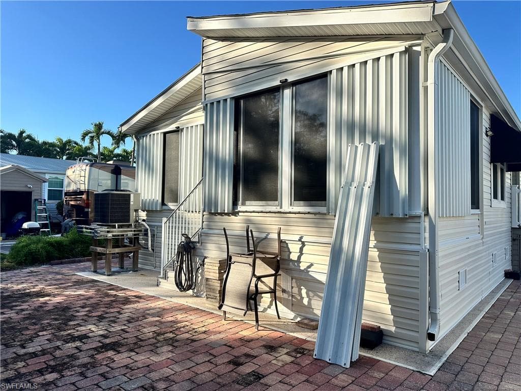 1514 Diamond Lake CIR, NAPLES FL 34114-3