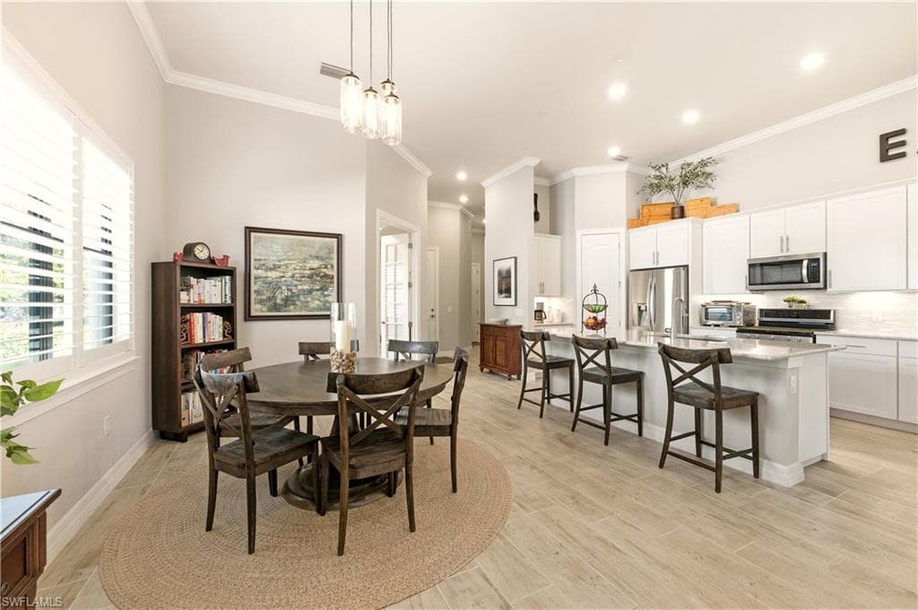 7253 Wilton DR, NAPLES FL 34109-21