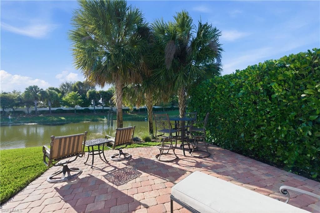 7253 Wilton DR, NAPLES FL 34109-4