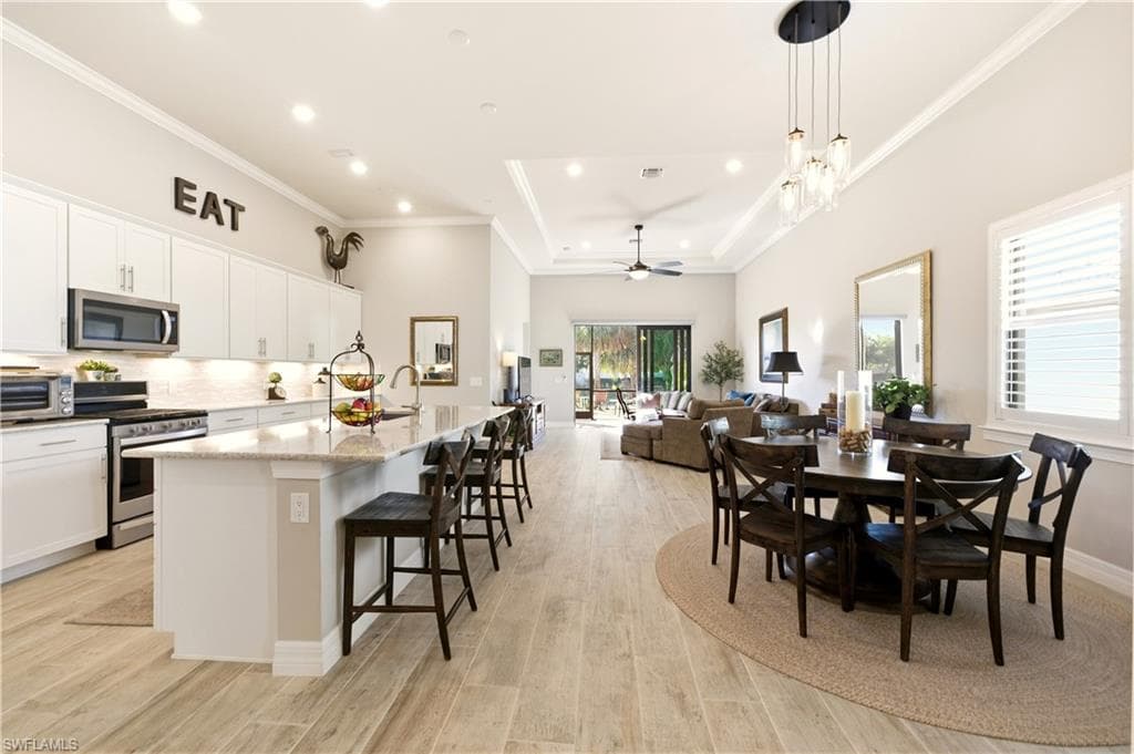 7253 Wilton DR, NAPLES FL 34109-8