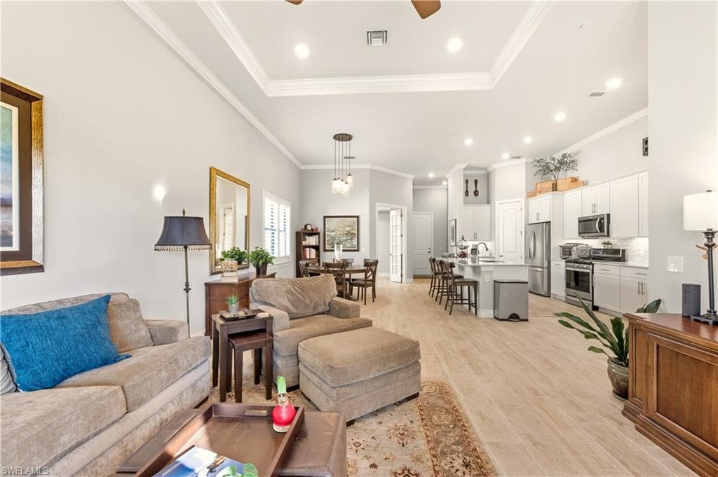 7253 Wilton DR, NAPLES FL 34109-13