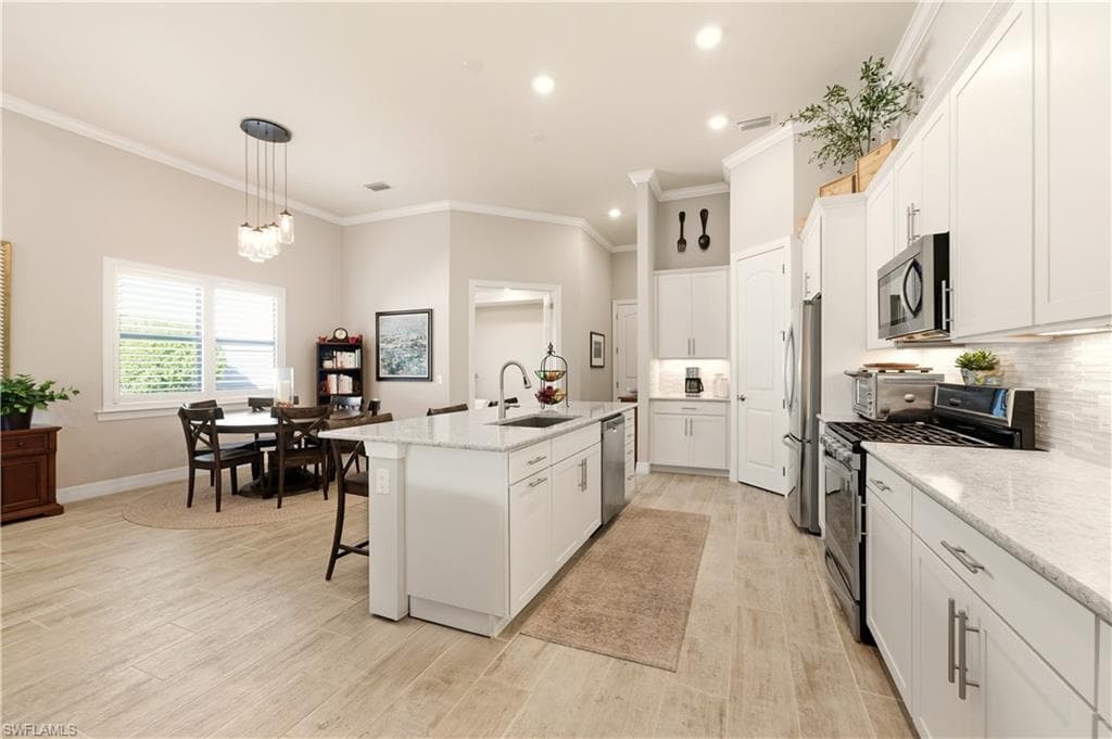 7253 Wilton DR, NAPLES FL 34109-17