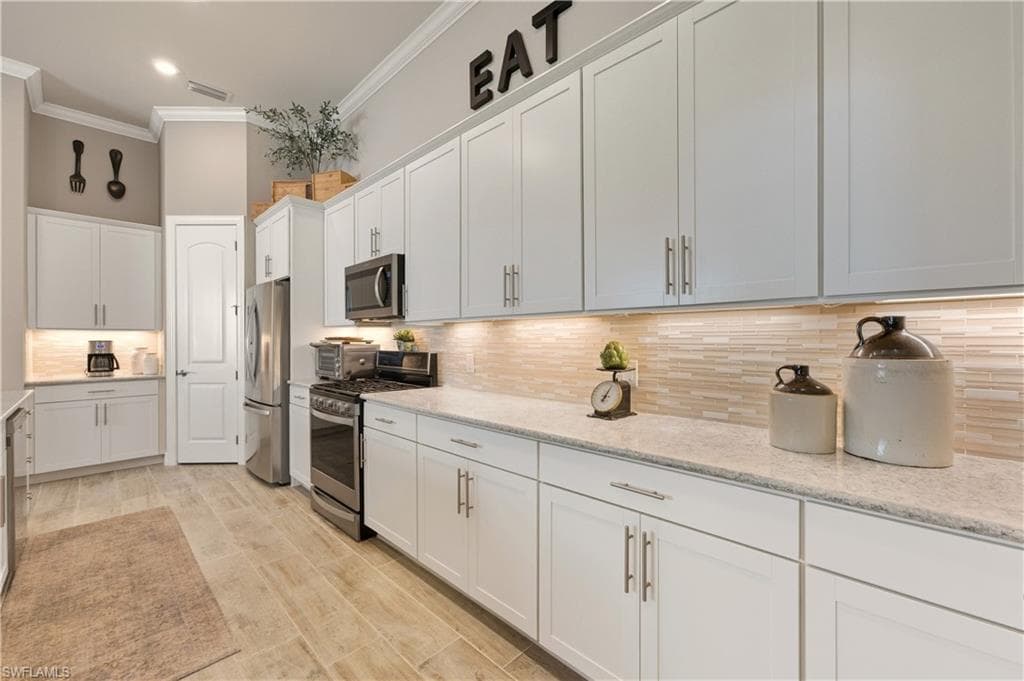 7253 Wilton DR, NAPLES FL 34109-18