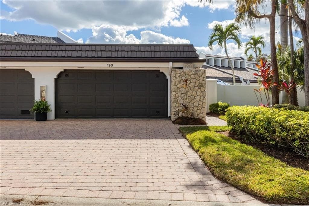190 Bears Paw TRL, NAPLES FL 34105-24