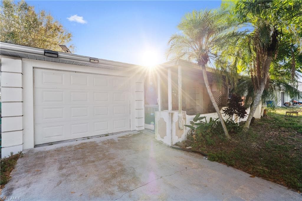 124 Durland AVE, LEHIGH ACRES FL 33936-2