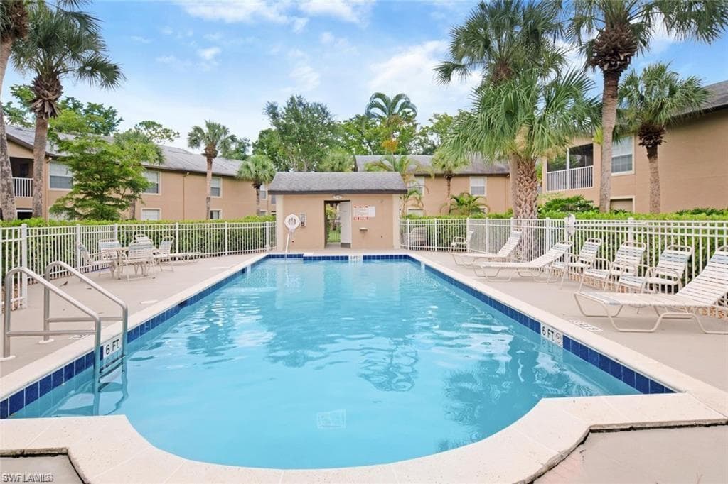 9589 Crescent Garden DR # 102, NAPLES FL 34109-5