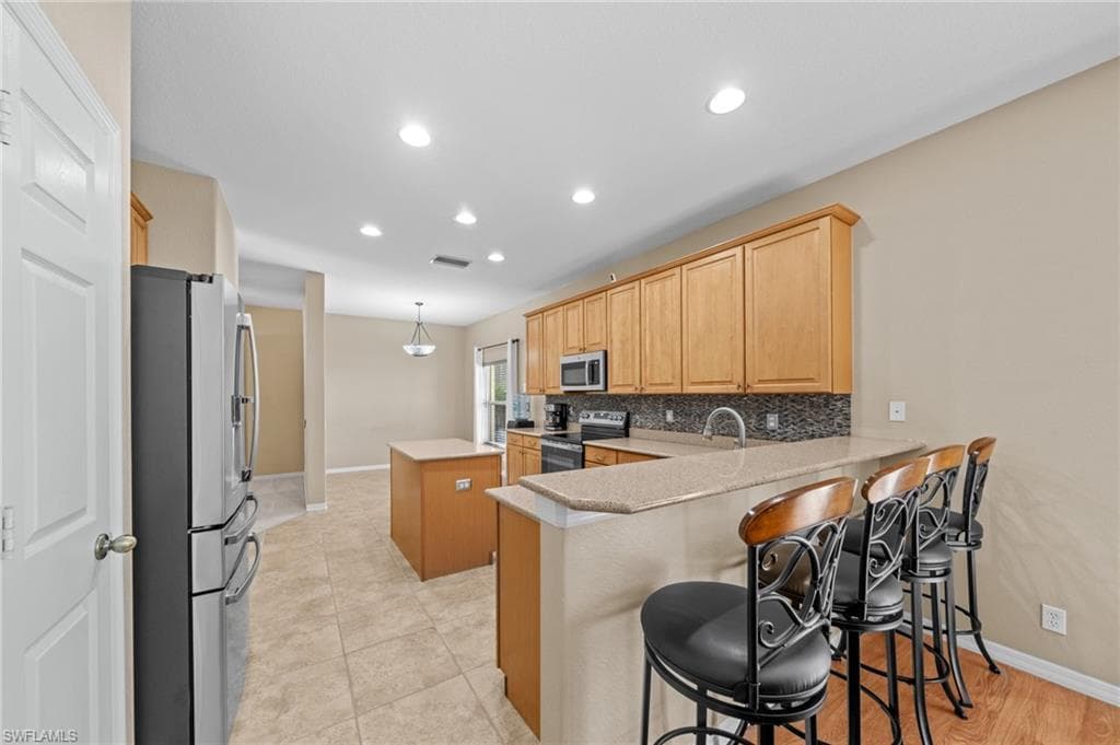 2084 Cape Heather CIR-8