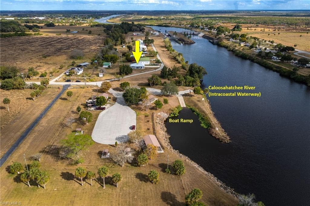 1053 Lock LN SW, MOORE HAVEN FL 33471-25