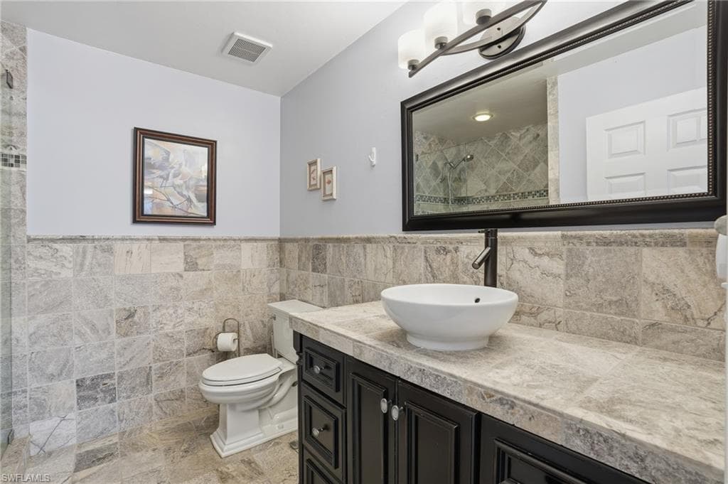 21697/699 Indian Bayou DR, FORT MYERS BEACH FL 33931-14