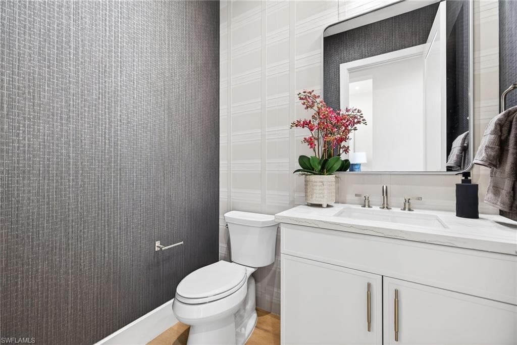 2051 Cambridge Park DR, NAPLES FL 34109-29