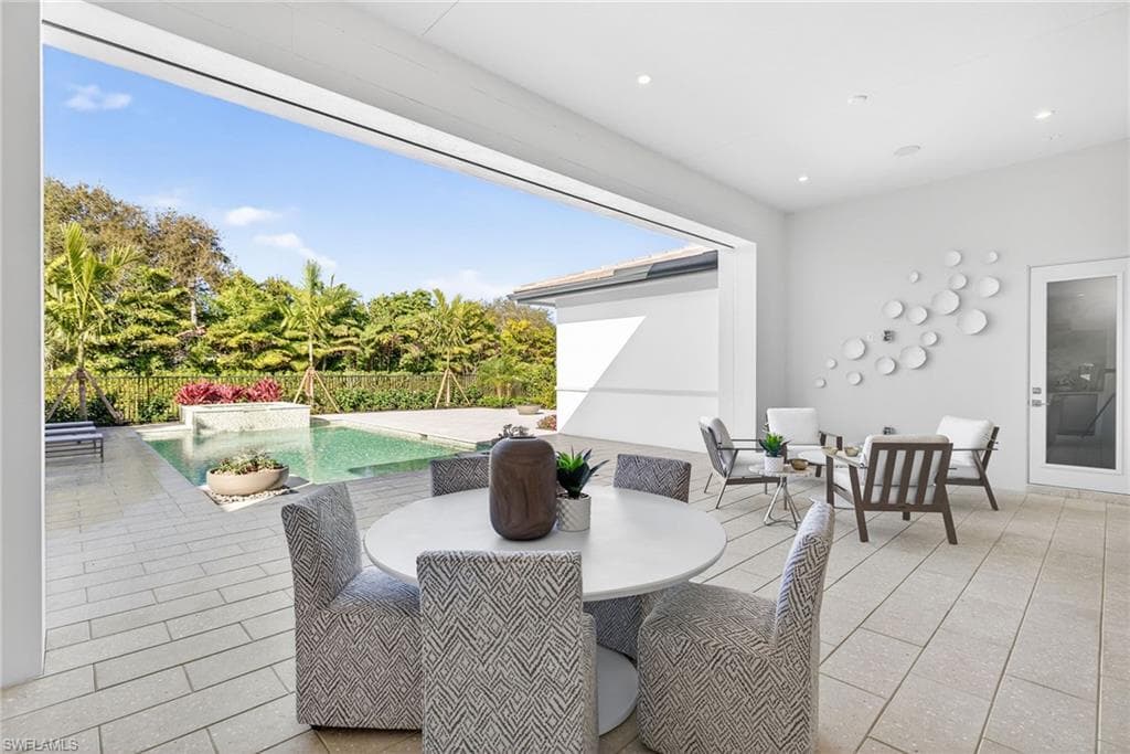 2051 Cambridge Park DR, NAPLES FL 34109-33