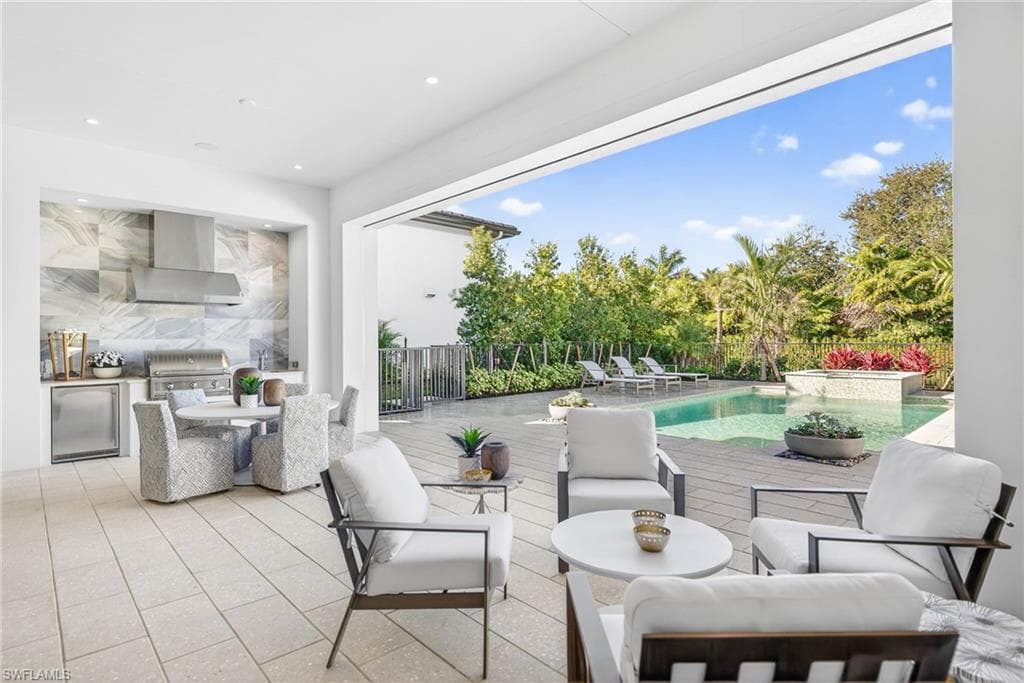 2051 Cambridge Park DR, NAPLES FL 34109-34