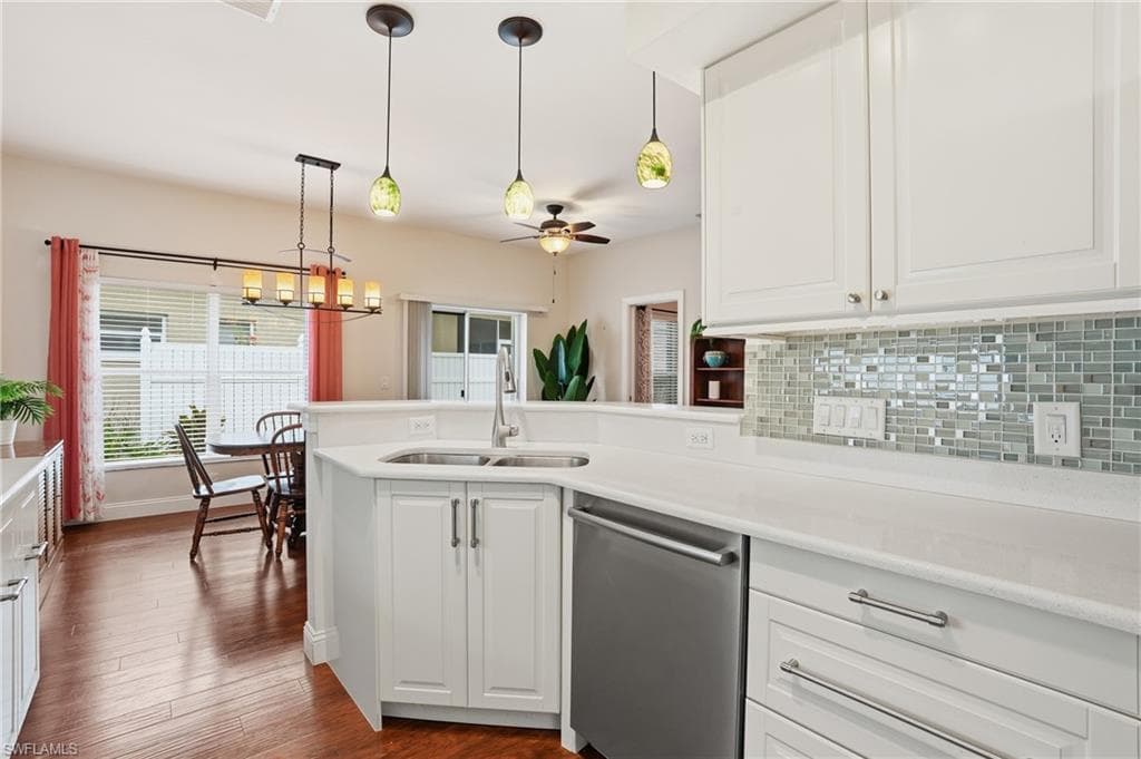 10711 Maui CIR, ESTERO FL 33928-15