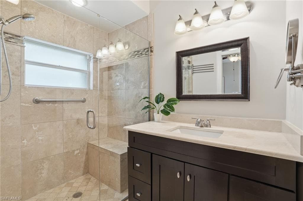 10711 Maui CIR, ESTERO FL 33928-19